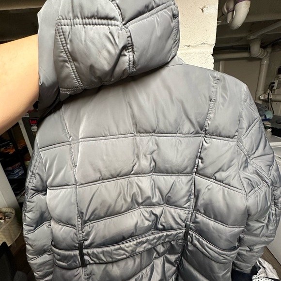 DKNY winter jacket - rarely worn! Size Large - Picture 3 of 3